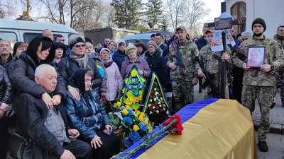 Загиблому бійцеві з Полтави Олександру Маяцькому просять присвоїти звання Героя України Загиблому бійцеві з Полтави Олександру Маяцькому просять присвоїти звання Героя України