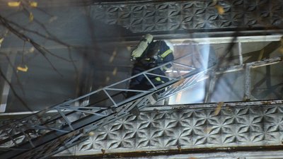 У Миколаєві в Новорічну ніч від салюту загорілося на балконі багатоповерхівці У Миколаєві в Новорічну ніч від салюту загорілося на балконі багатоповерхівці