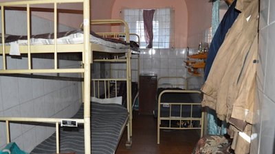 Тухле м'ясо та погані умови проживання: що побачили правозахисники у Чернігівському СІЗО Тухле м'ясо та погані умови проживання: що побачили правозахисники у Чернігівському СІЗО