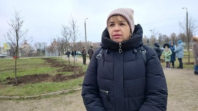 "Розшукати тих, хто зник безвісти": у Запоріжжі висадили алею, присвячену захисникам Маріуполя "Розшукати тих, хто зник безвісти": у Запоріжжі висадили алею, присвячену захисникам Маріуполя