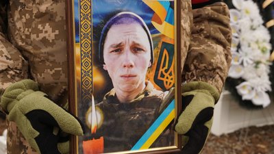 В Ужгороді попрощалися із військовим Олексієм Бриньком