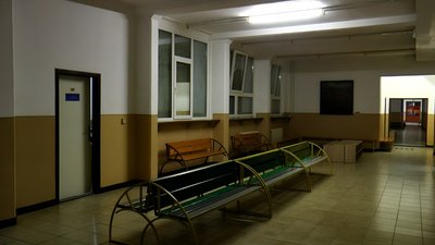 Повітряна тривога в Ужгороді: чи ходять школярі в укриття та чи забирають батьки дітей