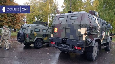 Виставку військової техніки влаштували у Сумах (ФОТО) Виставку військової техніки влаштували у Сумах (ФОТО)