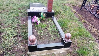 На Миколаївщині пошкодили пам'ятники на цвинтарі На Миколаївщині пошкодили пам'ятники на цвинтарі