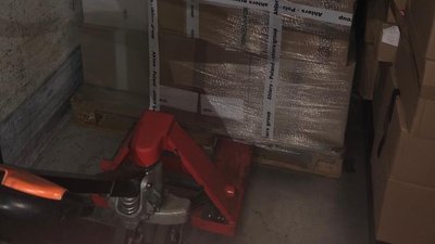 Секондхенд на понад 800 тисяч гривень вилучили на "Ягодині"