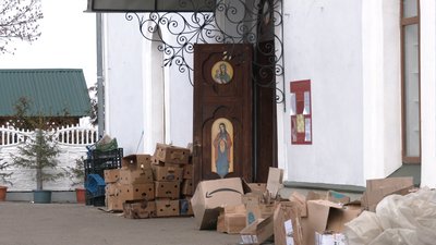 "Служба йде, люди носять ящики": у монастирі на Рівненщині облаштували волонтерський штаб "Служба йде, люди носять ящики": у монастирі на Рівненщині облаштували волонтерський штаб