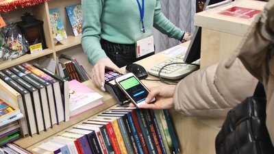 Як хмельничани витрачають тисячу, отриману за вакцинацію від COVID-19