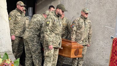 На Тернопільщині попрощалися з загиблими військовослужбовцями На Тернопільщині попрощалися з загиблими військовослужбовцями