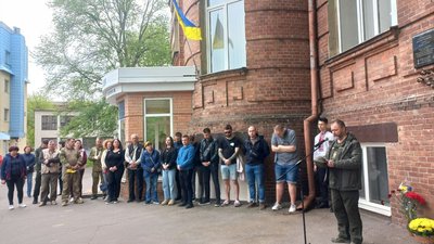 У Сумах відкрили меморіальну дошку пам'яті офіцера штабу "АЗОВ" Максима Міхліна У Сумах відкрили меморіальну дошку пам'яті офіцера штабу "АЗОВ" Максима Міхліна