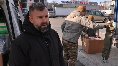 Литовці привезли гуманітарну допомогу для полку "Азов" Литовці привезли гуманітарну допомогу для полку "Азов"