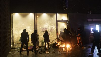 У Брюсселі поліція затримала більше сотні учасників протесту, є поранені У Брюсселі поліція затримала більше сотні учасників протесту, є поранені