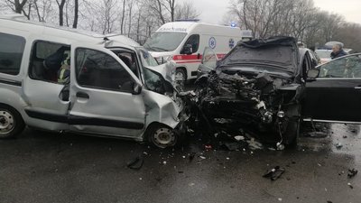 На Франківщині в ДТП загинув чоловік, ще четверо людей травмувалися, серед них – діти