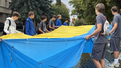 В Ужгород в’їхали байкери з 25 країн: у місті провели «Парад націй»