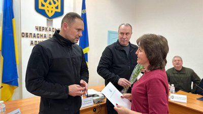 Дві вчительки з Черкас отримали державні відзнаки Дві вчительки з Черкас отримали державні відзнаки