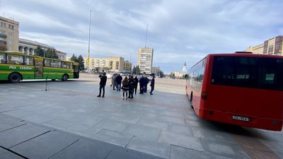 Автобуси для театру та будинку-інтернату на Житомирщині передали з-за кордону благодійники