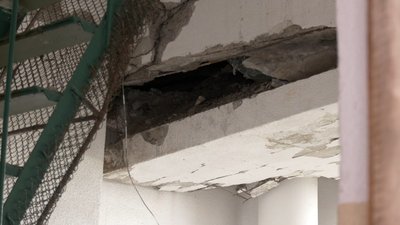 У дев'ятиповерхівці на Салтівці обвалюється плита: як живуть мешканці будинку