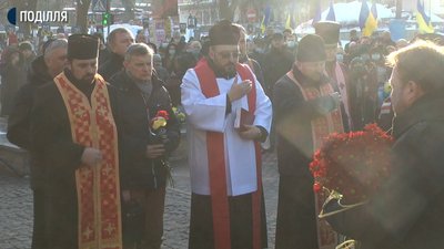 Духовенство міста провело панахиду за загиблими на Майдані. Фото: Суспільне. Поділля. Духовенство міста провело панахиду за загиблими на Майдані. Фото: Суспільне. Поділля.