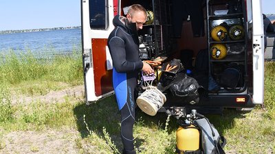 Обстежують пляжі. У Миколаєві рятувальники розпочали шукати небезпечні предмети у містах відпочинку Обстежують пляжі. У Миколаєві рятувальники розпочали шукати небезпечні предмети у містах відпочинку