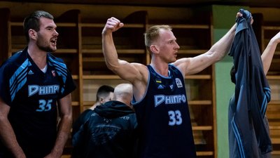 "Тренер сказав і ми його послухали". БК "Дніпро" пішов з майданчика за 18 секунд до кінця матчу: у чому причина