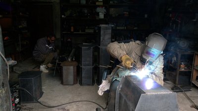 «Життя продовжується, і ніколи не пізно почати щось нове»: чоловік з Чернігівщини почав робити печі-буржуйки «Життя продовжується, і ніколи не пізно почати щось нове»: чоловік з Чернігівщини почав робити печі-буржуйки