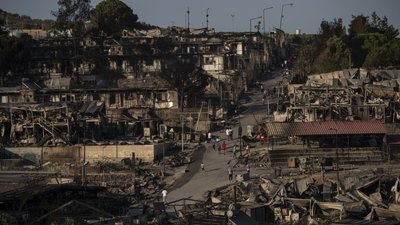 У Греції нова пожежа знищила решту наметів у таборі мігрантів. Місцеві проти його відновлення