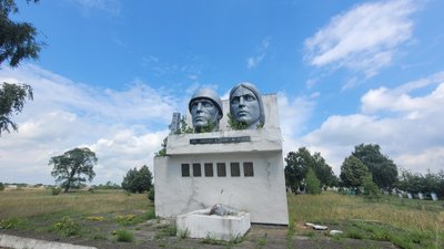 Радянський пам'ятник на Рівненщині Радянський пам'ятник на Рівненщині