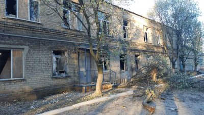 Окупанти обстріляли Мар'їнську лікарню, де лікуються хворі на COVID-19