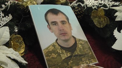 Загинув на Харківщині: в Житомирі попрощались із добровольцем Анатолієм Гаврилюком Загинув на Харківщині: в Житомирі попрощались із добровольцем Анатолієм Гаврилюком