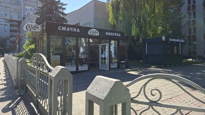Незаконно вставлені споруди на вулиці 16 липня