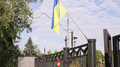 У Чернівцях завершили облаштування Алеї почесних поховань для військових та почесних громадян міста на центральному кладовищі У Чернівцях завершили облаштування Алеї почесних поховань для військових та почесних громадян міста на центральному кладовищі