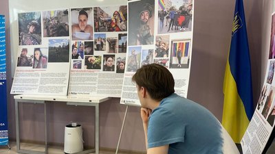 Лгбт виставка в Одесі війна та волонтери Лгбт виставка в Одесі війна та волонтери