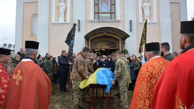 Був єдиним сином у батьків: на Тернопільщині попрощалися із бійцем Володимиром Гарником Був єдиним сином у батьків: на Тернопільщині попрощалися із бійцем Володимиром Гарником