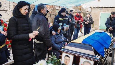 "Справжній професіонал і людина честі": на Харківщині попрощалися із загиблим офіцером-рятувальником Іваном Сєрим "Справжній професіонал і людина честі": на Харківщині попрощалися із загиблим офіцером-рятувальником Іваном Сєрим