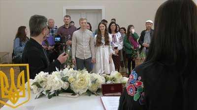 У Черкасах двадцять пар одружилися на свято Покрови У Черкасах двадцять пар одружилися на свято Покрови