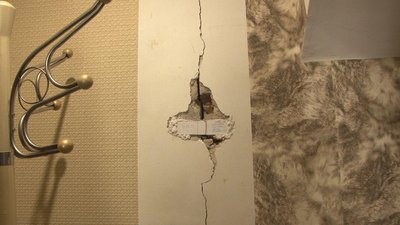 У Дніпрі вкрився тріщинами будинок на центральному проспекті У Дніпрі вкрився тріщинами будинок на центральному проспекті