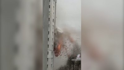 Влучання снаряда в будинок