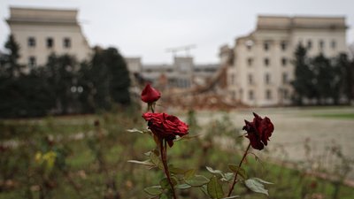 Херсон, обстріли, грудень 2025, троянди, площа Свободи