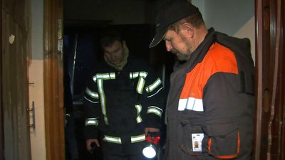 У Луцьку горіла квартира в багатоповерхівці. Госпіталізували жінку з немовлям У Луцьку горіла квартира в багатоповерхівці. Госпіталізували жінку з немовлям