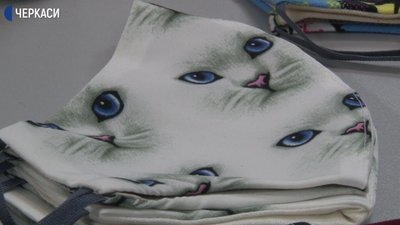Черкаська дизайнерка шиє маски Черкаська дизайнерка шиє маски