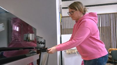 "Діти боялися виходити з підвалу": чернігівці переїхали до Черкас і допомагають армії "Діти боялися виходити з підвалу": чернігівці переїхали до Черкас і допомагають армії