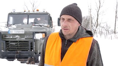 Перемети на шляхах: як розчищають дороги в одній з громад на Рівненщині Перемети на шляхах: як розчищають дороги в одній з громад на Рівненщині
