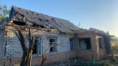 Нікопольщина, обстріли РФ, війна, пошкоджений будинок