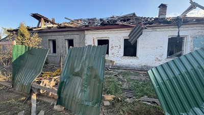 пошкоджений будинок
