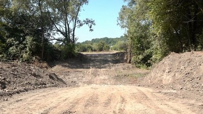 золота липа, переїзд, річка, прозрили дно річки
