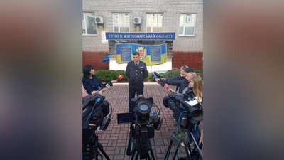 Подробиці подвійного вбивства у Житомирі: чоловік зайшов через незачинені двері Подробиці подвійного вбивства у Житомирі: чоловік зайшов через незачинені двері