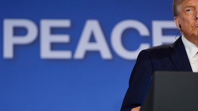 Президент США Дональд Трамп під час пресконференції з лідером Росії Путіним на Алясці