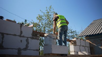 На Сумщині “Добробат” відновлює житло сім'ї захисника На Сумщині “Добробат” відновлює житло сім'ї захисника