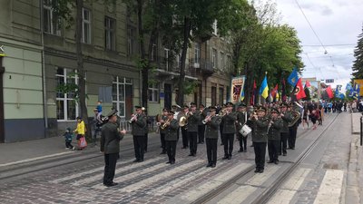 Свято Героїв. У Львові організували урочисту ходу