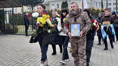 У Луцьку та Рожищі попрощалися з загиблими військовослужбовцями У Луцьку та Рожищі попрощалися з загиблими військовослужбовцями