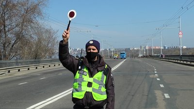 Для проходу ракетного катера та тральщика в Миколаєві розводили мости Для проходу ракетного катера та тральщика в Миколаєві розводили мости